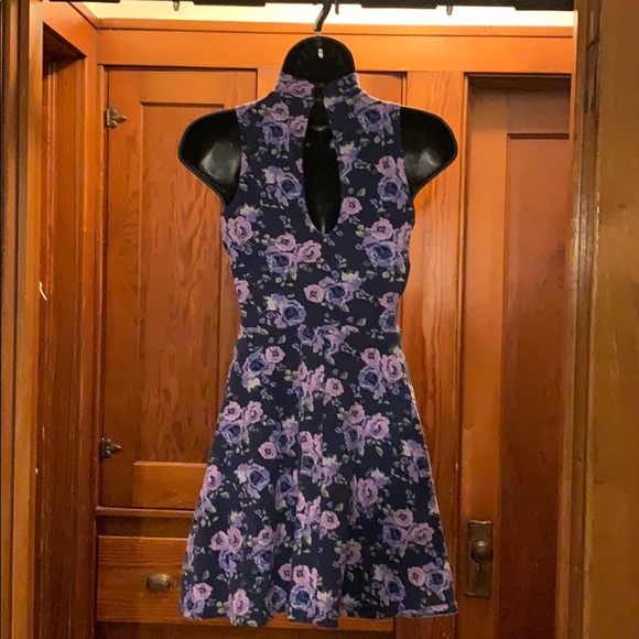 Dress - Picture 2 of 2